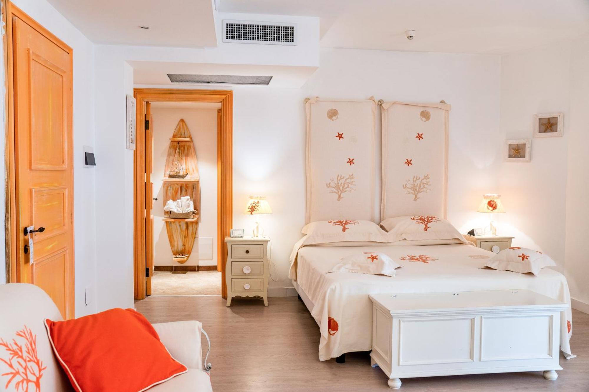 Hotel Cala Caterina Віллазімьюс Екстер'єр фото
